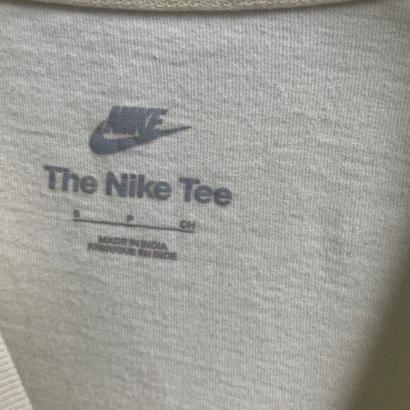 The Nike Tee Graphic Swoosh Mens Small Winged Mascot Short Sleeve Sportswear - Picture 3 of 3